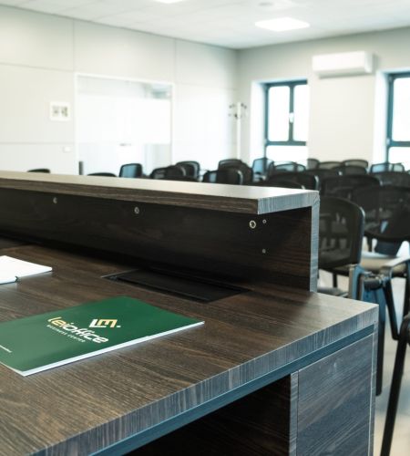 Home - 8 - Lei Office - Business Center Lei Office - Postazione